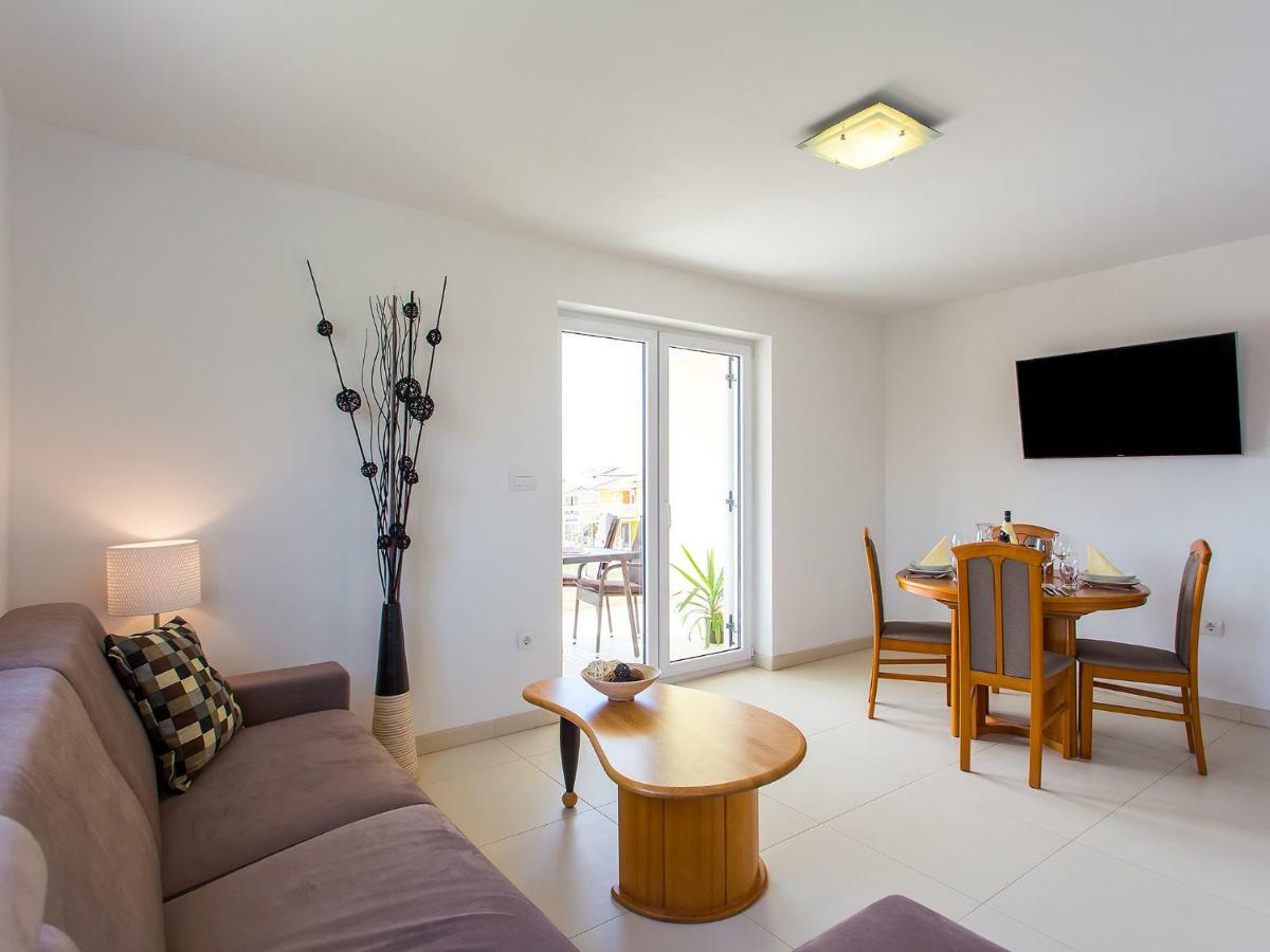 Apartment Maestral *